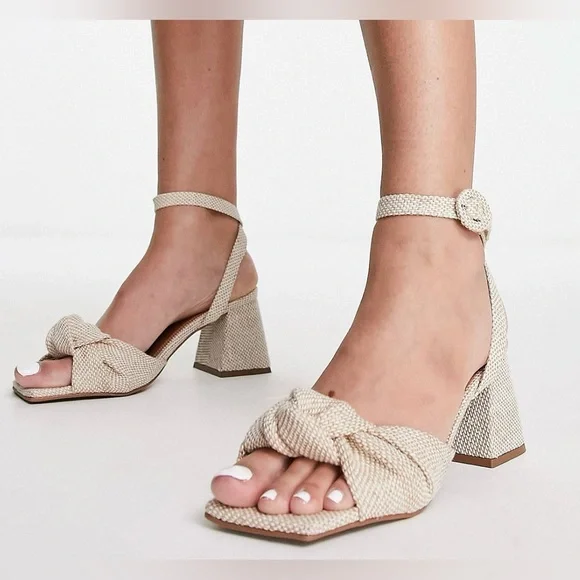 NWOT Bow tie Stacked Heel - Picture 4 of 10